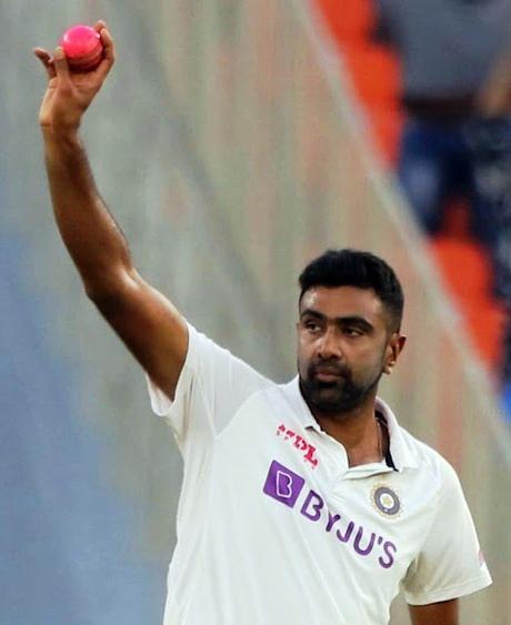 Ravichandran Ash(win) scales newer heights ! – 450 !!