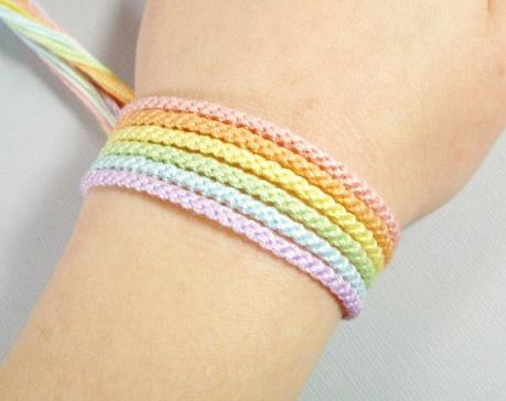 Guide to aesthetic color combos for bracelets (DIY or indie) Guide to aesthetic color combos for bracelets (DIY or indie)