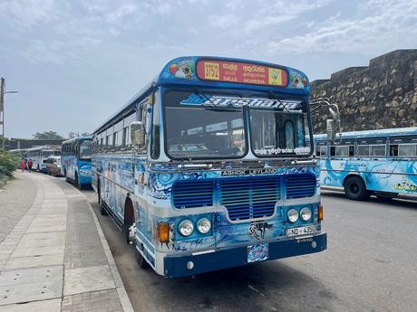 Sri-lankan-bus-to-weligama