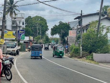 Driving-on-the-road-to-weligama