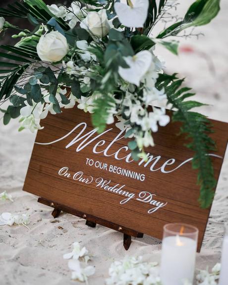 beach wedding diy idea for welcome sign