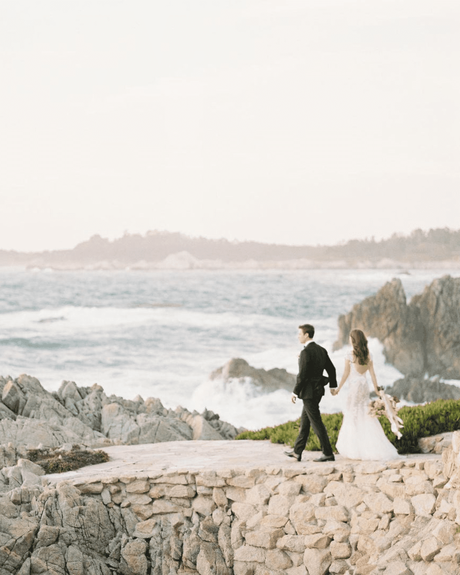 beach wedding photo backdrop idea with newlyweds