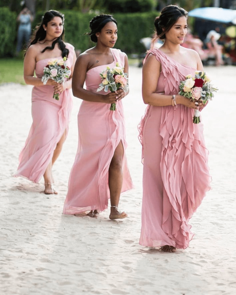 beach wedding guest outfits in pink color