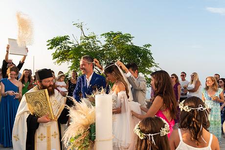 boho-summer-wedding-serifos-island-pampas-grass-white-hydrangeas_12z