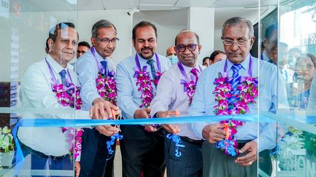 Opening of Vision Care’s Kelaniya branch by Medihelp Hospitals Chairman Leslie Wijesiriwardana, Chief Operating Officer Nishantha Jayamanna, Vision Care’s Chairman Dasantha Fonseka, Managing Director Janaka Fonsekaand Chief Operating Officer Prasantha Fernando.