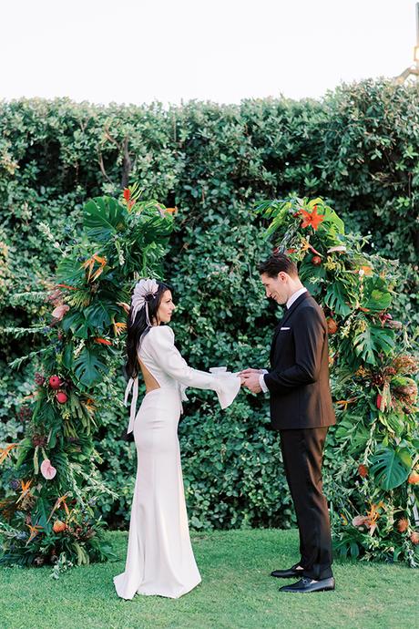 chic-tropical-wedding-in-athens-colorful-blooms_23