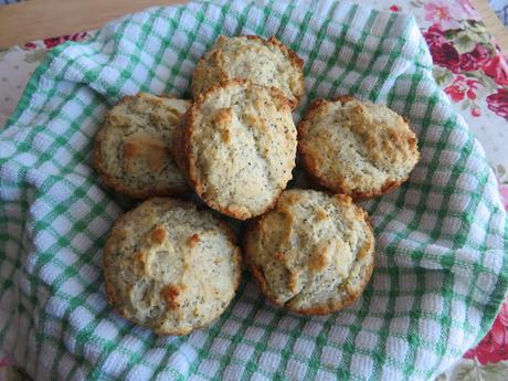 Lemon & Poppyseed Sour Cream Muffins (small batch)
