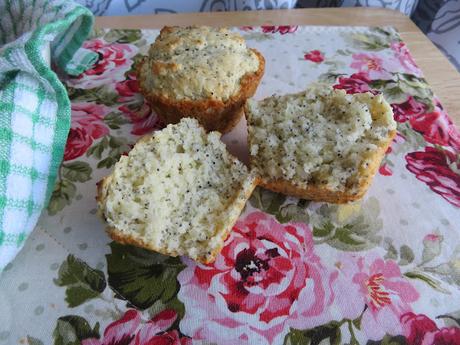 Lemon & Poppyseed Sour Cream Muffins (small batch)