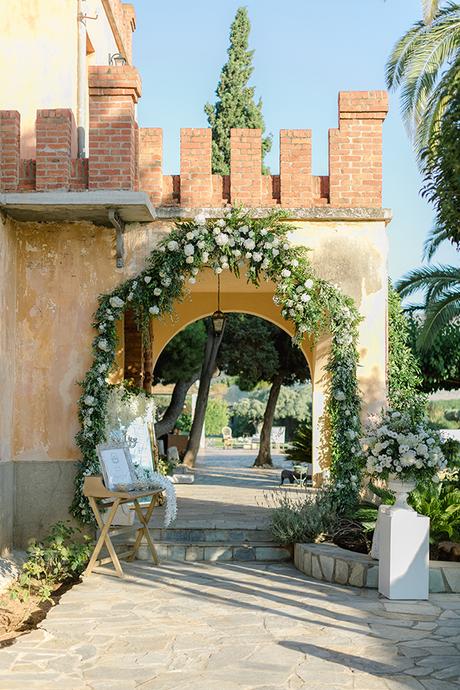 fairytale-summer-wedding-athens-impressive-white-flowers_60