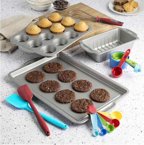 Image: Tasty 16 Piece Non-Stick Baking Set