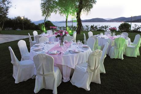 have-your-wedding-at-this-truly-beautiful-wedding-venue_04x