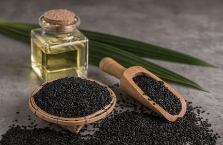 7 Powerful Beauty Benefits of Black Seed Oil