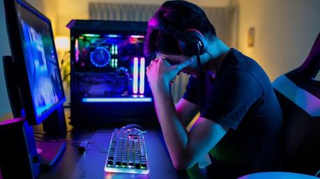 Student addicted to computer games tries stunt, escapes death