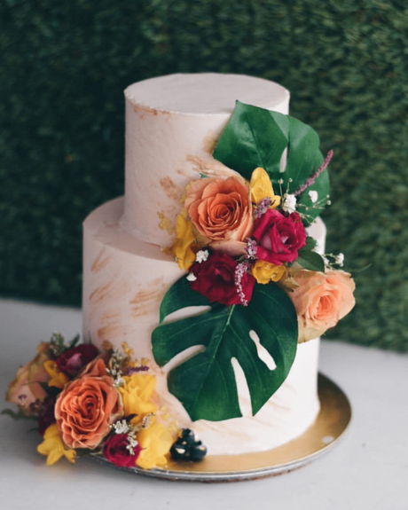 tropical wedding cakes with banana leaves