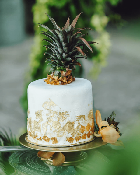 tropical wedding cake swith pineapple topper