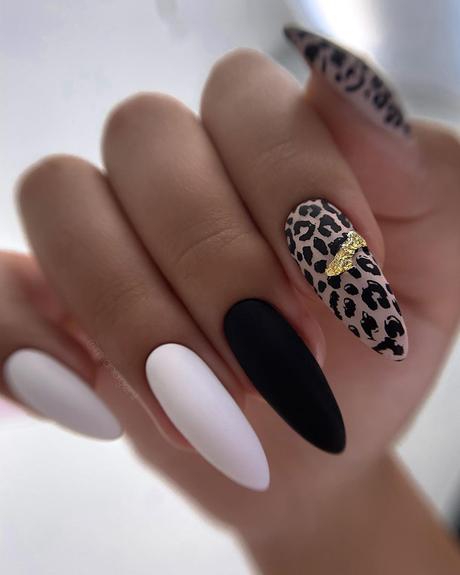 black and gold wedding nails accent on animal print milana.gen11