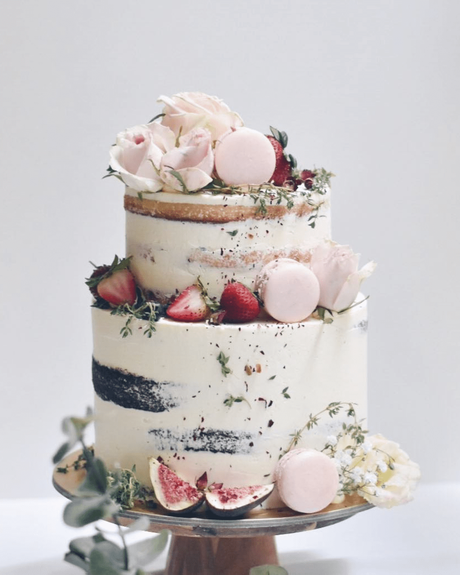 naked wedding cakes with macaron decoration