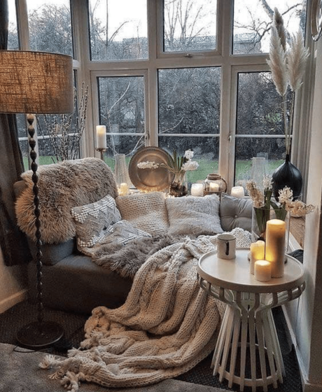 7 Easy Ways to Make Your Living Room Cozier & Snugglier