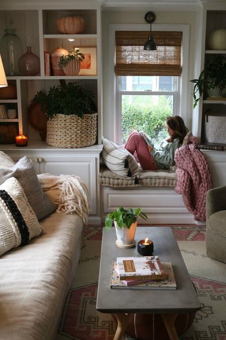 7 Easy Ways to Make Your Living Room Cozier & Snugglier