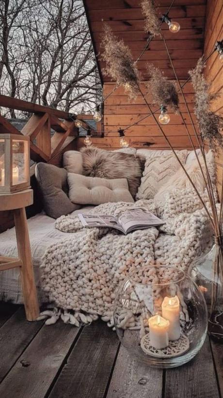 7 Easy Ways to Make Your Living Room Cozier & Snugglier