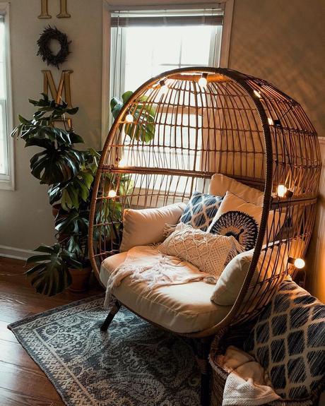 7 Easy Ways to Make Your Living Room Cozier & Snugglier