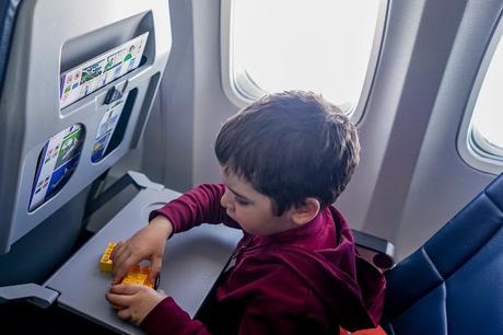 Tips on Entertaining Kids during a Flight