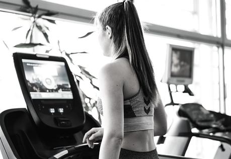 How to Start Barefoot Running on the Treadmill Machine