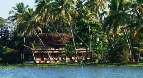 Kerala Round Trip: Temples, Traditions and Beach