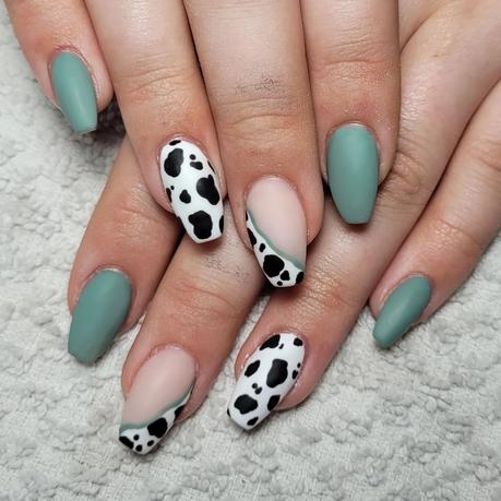 10+ Creative Sage Green Nail Ideas Everyone Will Envy