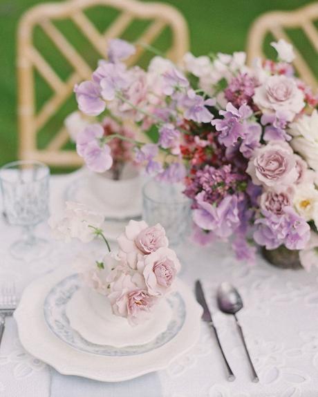 popular wedding flowers sweet peas table decor