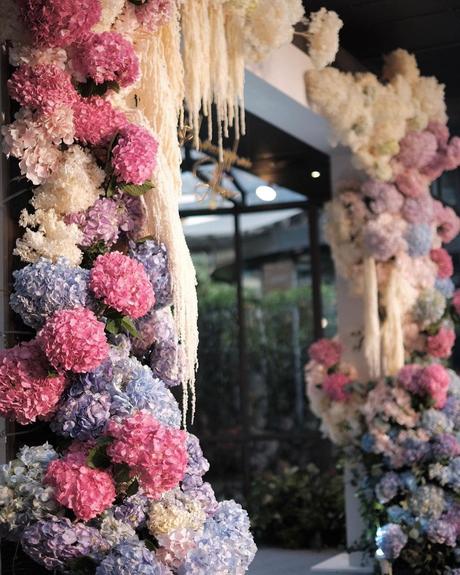popular wedding flowers blue and pink hydrangeas