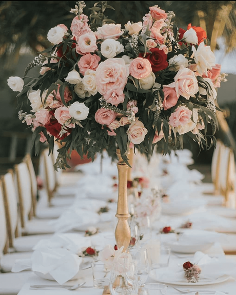 popular wedding flowers rosy ranunculus table decor