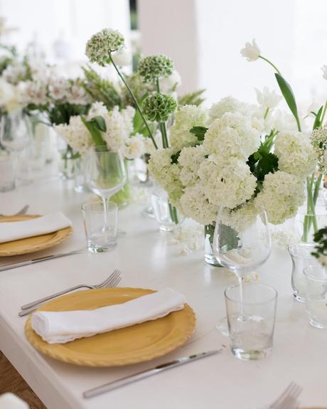 popular wedding flowers white hydrangea bouquet