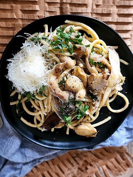 Simple Pasta with Mushrooms