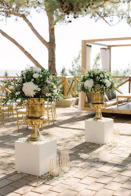 lovely-summer-wedding-kefalonia-white-hydrangeas-gold-details_10x
