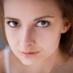 beautiful girl generated by Craiyon AI