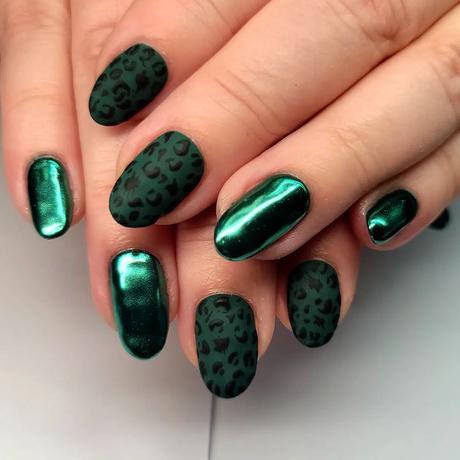 Creative Dark Green Nail Ideas For Every Aesthetic