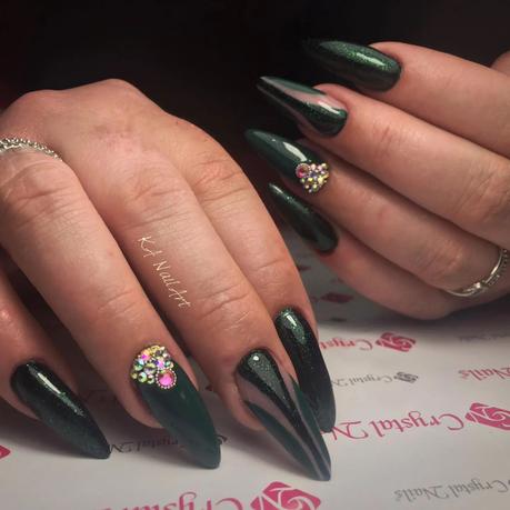 Creative Dark Green Nail Ideas For Every Aesthetic