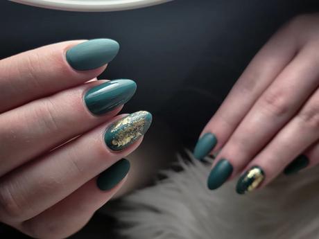 Creative Dark Green Nail Ideas For Every Aesthetic