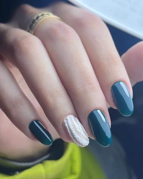 Creative Dark Green Nail Ideas For Every Aesthetic