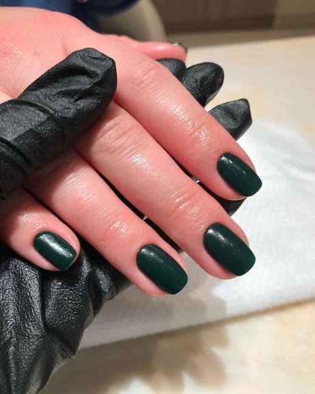 Creative Dark Green Nail Ideas For Every Aesthetic