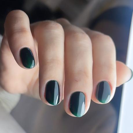 Creative Dark Green Nail Ideas For Every Aesthetic