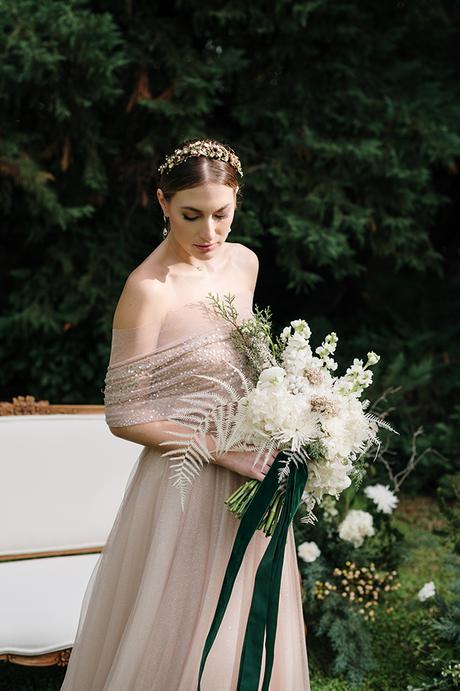 chic-styled-shoot-white-blooms-stunning-emerald-tones_11x