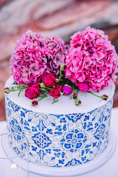 Modern summer wedding in Sifnos with bougainvillea in fuchsia hues │ Demetra & Panayiotis modern-summer-wedding-sifnos-bougainvillea-fuchsia-hues_60x