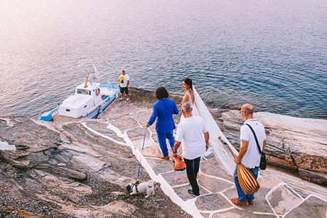 Modern summer wedding in Sifnos with bougainvillea in fuchsia hues │ Demetra & Panayiotis modern-summer-wedding-sifnos-bougainvillea-fuchsia-hues_48x
