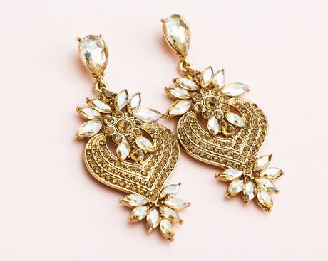 Vintage Aesthetic Jewelry: How To Choose A Statement Piece (Inspo)