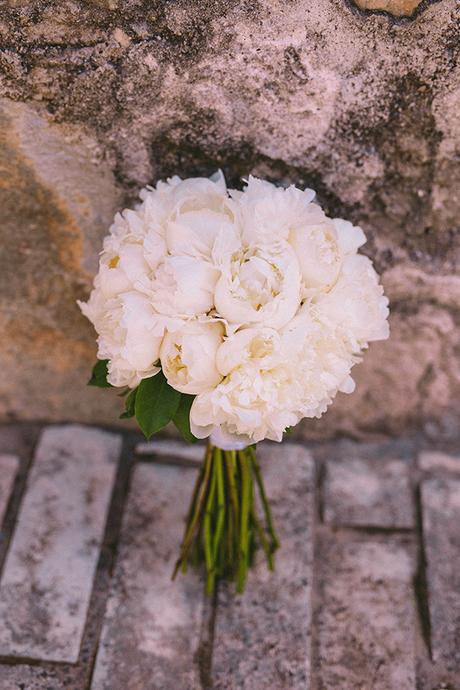 chic-destination-wedding-crete-prettiest-white-flowers_09