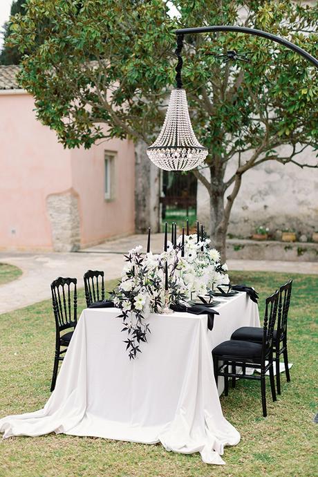 Black and White wedding inspiration at the Courti Estate with the most gorgeous details black-white-wedding-inspiration-courti-estate-gorgeous-details_28