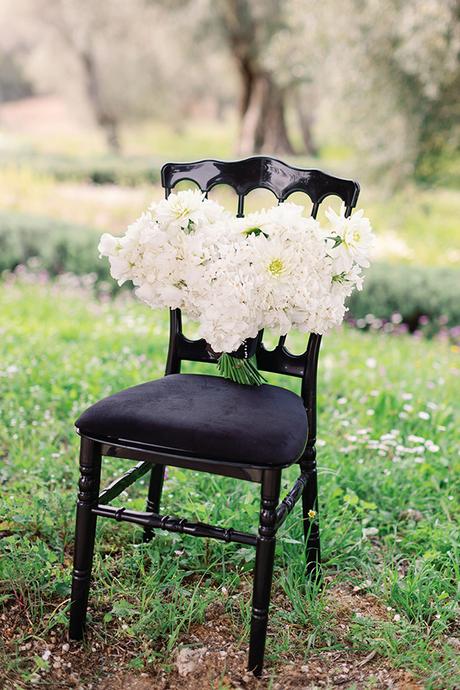 Black and White wedding inspiration at the Courti Estate with the most gorgeous details black-white-wedding-inspiration-courti-estate-gorgeous-details_04x