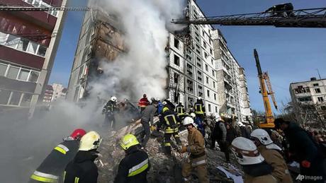 25, including 4 children, killed as Russia launches air strikes in Ukraine in nearly 2 months